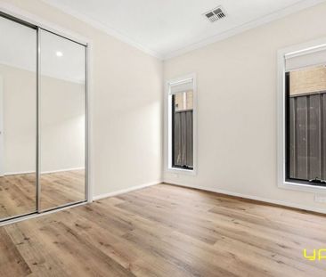 Modern, Brand-New Home in Great Clyde Location - Photo 4