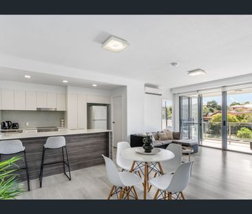 Modern Living in a Secure Varsity Lakes Community - Photo 5