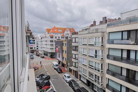 Stijlvol appartement met zijdelings zeezicht gelegen nabij het Driehoeksplein. - Foto 2