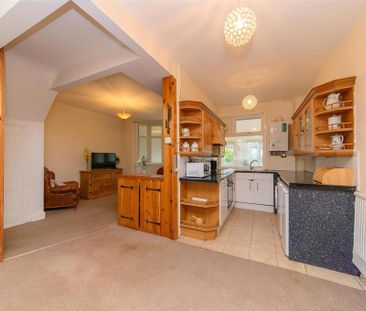 3 bedroom terraced house to rent - Photo 3