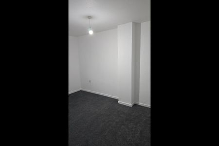 2 Bed Semi-Detached House, Thomas Close, NG3 - Photo 2