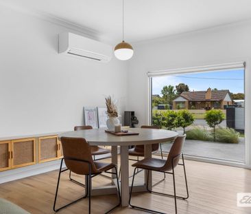 Fully Renovated, 3Br, Family Home on Large Block with Rear Access - Photo 5