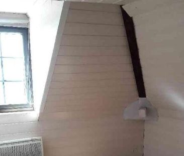 Au 1er étage : un appartement comprenant une salle avec cuisine équipée , une salle de bains av... - Photo 1