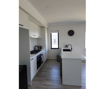 Near New 3 Bedroom Townhouse - Photo 6