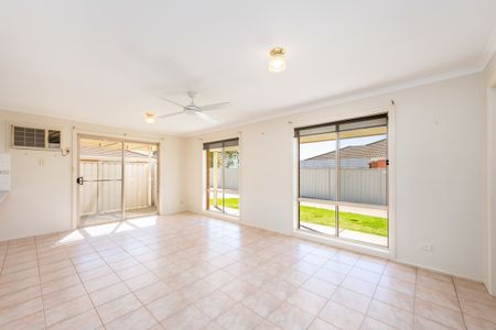 CHARMING 2-BEDROOM TOWNHOUSE IN PRIME SHEPPARTON LOCATION - Photo 2