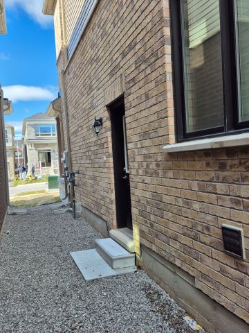 For Lease - 18 Gemini Drive, Barrie, Ontario - Photo 3