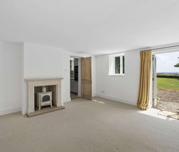 A beautifully presented four-bedroom detached barn conversion set i... - Photo 3