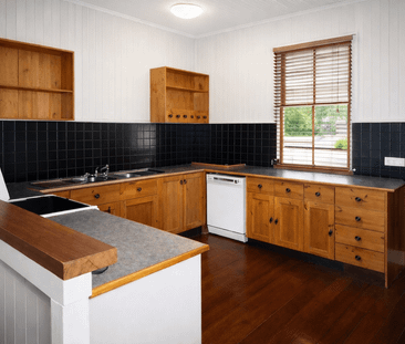 Comfortable 3-Bedroom Home with Double Carport in Convenient Location - Photo 5