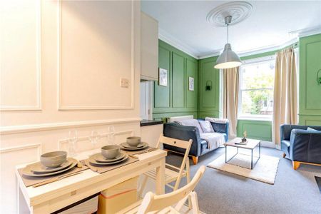 4 bedroom end of terrace house to rent - Photo 2