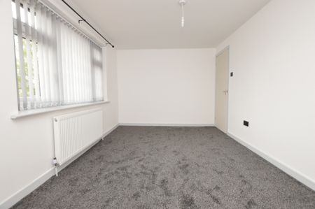 2 Bedroom Terraced House - Photo 2