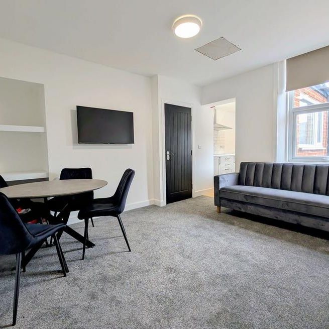 6 bedroom house of multiple occupation to rent - Photo 1