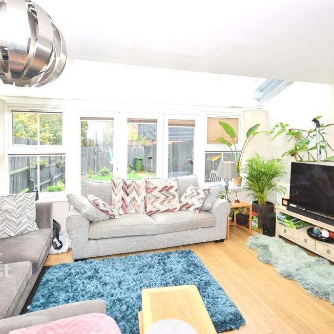 1 bedroom in a house share to rent - Photo 1