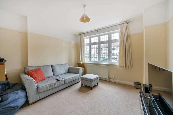 Kenilworth Road, Stoneleigh, KT17 - Photo 1