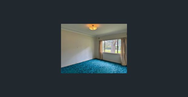 Charming older style home - Photo 1