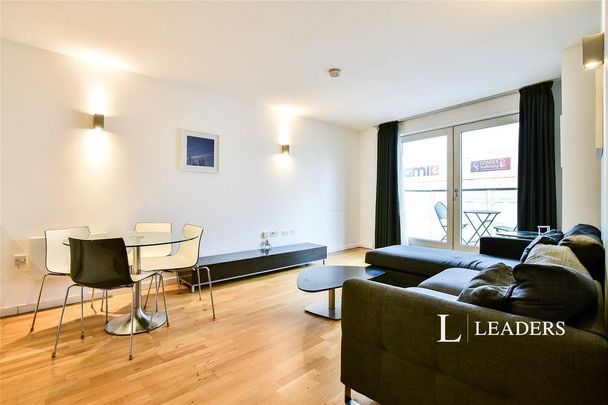 2 bedroom flat to rent - Photo 1
