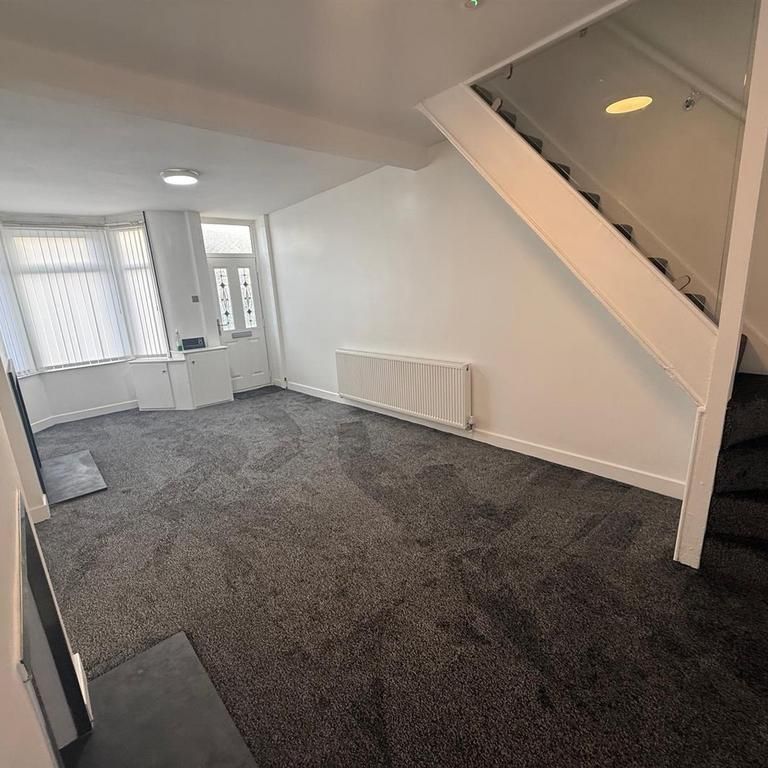 2 bedroom property to rent - Photo 1