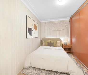 “Spacious 4-Bedroom Family Home in Auburn!!” - Photo 2