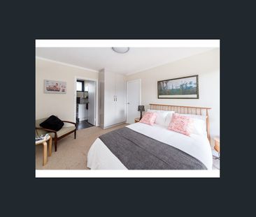 BEAUTIFUL APARTMENT IN QUIET CUL-DE-SAC - WATER INCLUDED - Photo 3