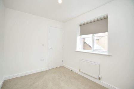 Kingfisher Drive, Northampton, Upton - Photo 3