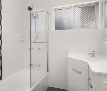 Lovely three Bedroom family home - Photo 5
