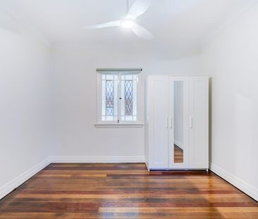 RECENTLY RENOVATED KEEPING OLD WORLD CHARM - Photo 3