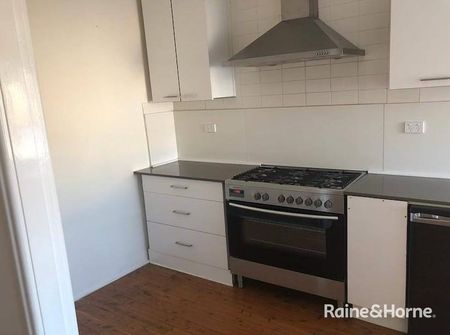 3-Bedroom Apartment in Prime Location - Now Available! - Photo 2