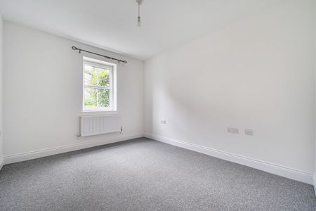 Reris Grange Close, Milford, Godalming, Surrey, GU8 - Photo 5