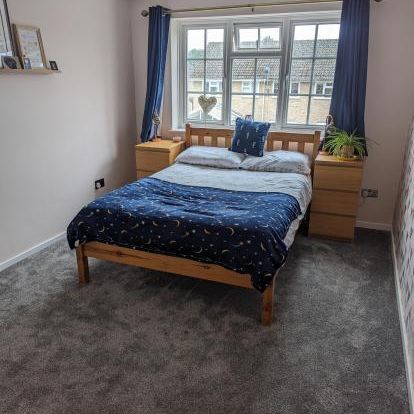 Large Double Bedroom in Sandhurst - Photo 2