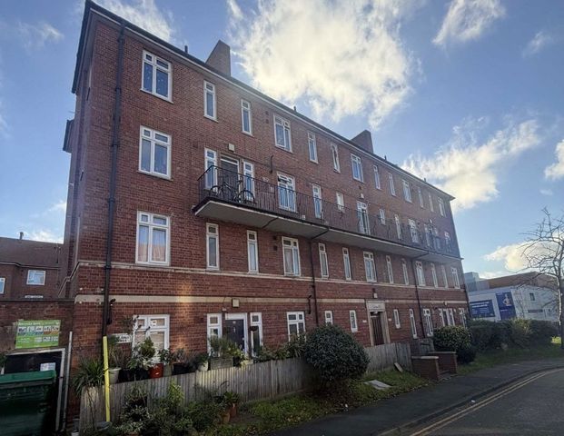 Albert Carr Gardens, SW16 3HE, London - Photo 1