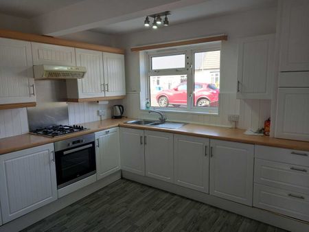 2 bed Semi-detached House - Photo 3