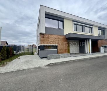Vila 3 dormitoare, 2 bai, nemobilata, curte proprie, Comp... - Fotografie 3