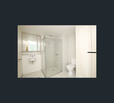 2/84 The Avenue, Spotswood, Vic 3015 - Photo 1