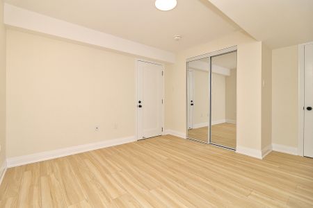 For Lease - 373 CREEK PATH Avenue, Oakville, Ontario - Photo 2