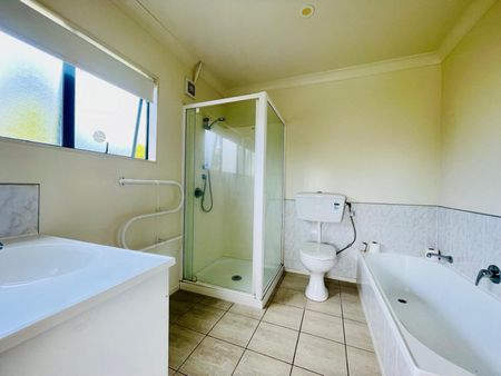 PAKURANGA, 3 BEDROOMS - Photo 2