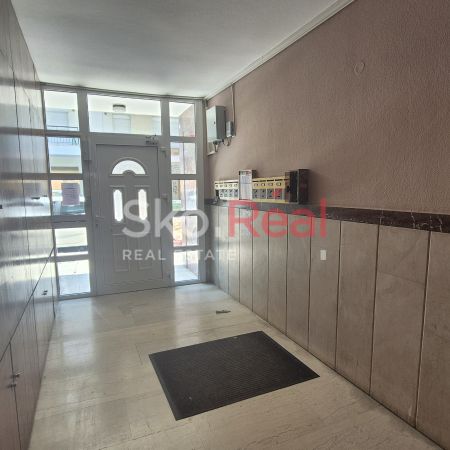 ΕΝΟΙΚΙΑΖΕΤΑΙ ΦΟΙΤΗΤΙΚΗ ΓΚΑΡΣΟΝΙΕΡΑ ΕΠΙΠΛΩΜΕΝΗ ΣΤΗΝ ΠΑΠΑΦΗ! - Photo 1