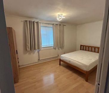 2 Bed Terraced House, Temple View Road, LS9 - Photo 3