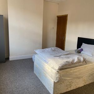 Room in a Shared House, Durham Road, B11 - Photo 2