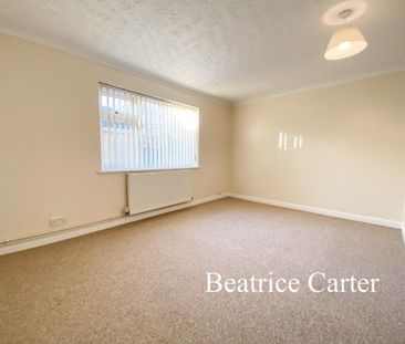 3 bedroom semi-detached bungalow to rent - Photo 4