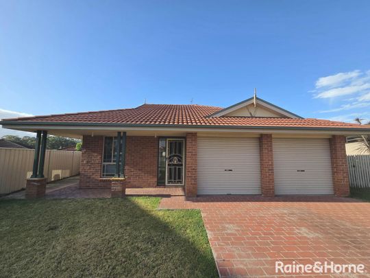 Comfortable, family-friendly home in a Worrigee - Photo 1