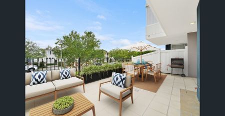 Sought-after North facing courtyard apartment. - Photo 3