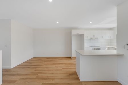 Modern Newly Built Townhouse with Excellent Access to Public Transport - Photo 5