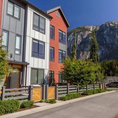 4 Bedrooom 3.5 Bathroom Townhouse at Sea & Sky Squamish - Photo 4