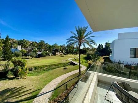 Alquiler de casa o chalet independiente en Calle del Priorato - Photo 3