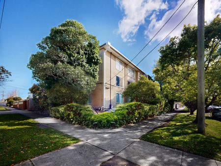 Updated Ground Floor Apartment - Photo 5