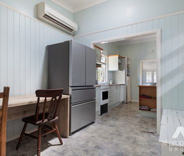 FOUR BEDROOM FAMILY HOME - Photo 6