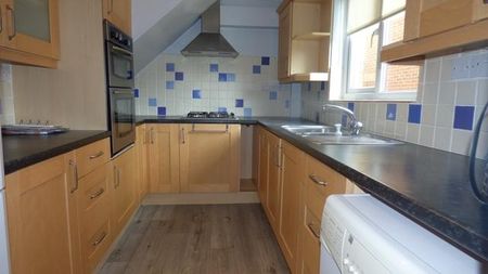 2 bedroom terraced house to rent - Photo 4