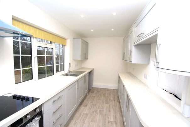 3 bedroom end of terrace house to rent - Photo 1