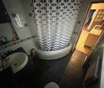 4 bedroom end of terrace house to rent - Photo 2