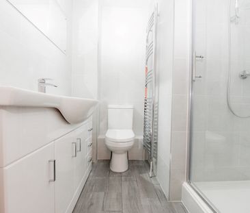 2 Bed Flat, The Dell, SO15 - Photo 4