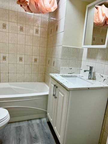 For Lease - 960 Winterton Way, Mississauga, Ontario - Photo 2